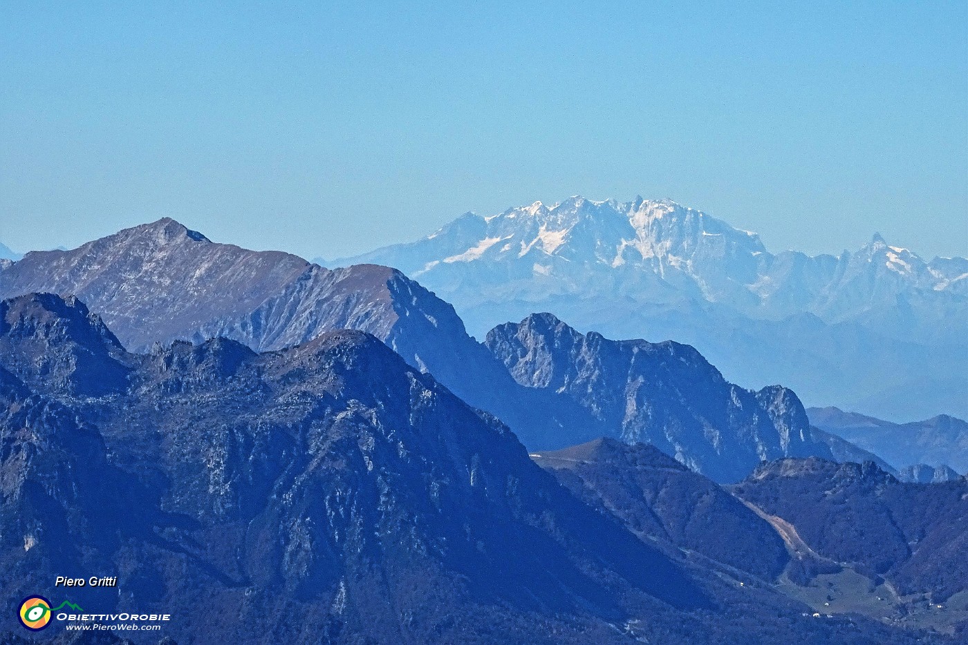 44 Zoom verso il Grignone, il Rosa e il Cervino.JPG